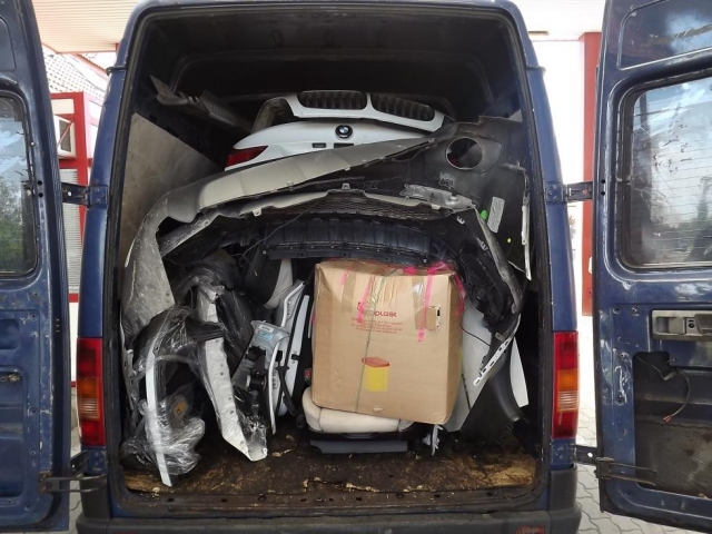 Как переправить угнанный X6 через границу?