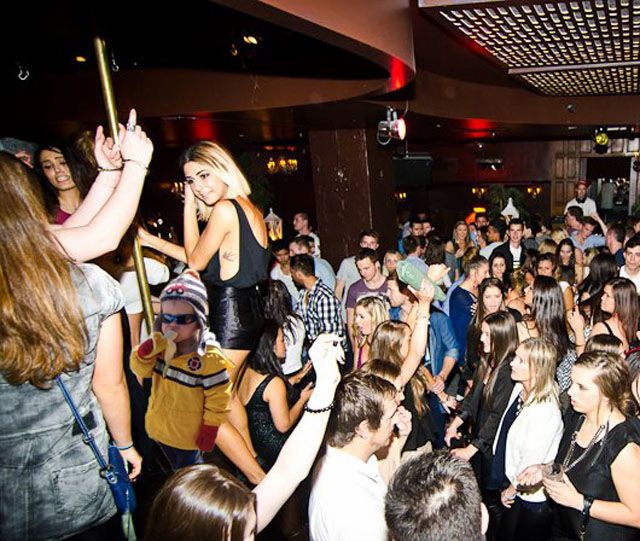 Пацан с бананом пошел в народ