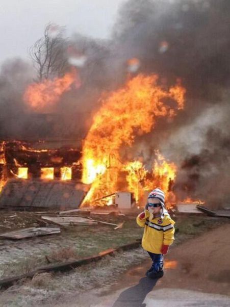 Пацан с бананом пошел в народ