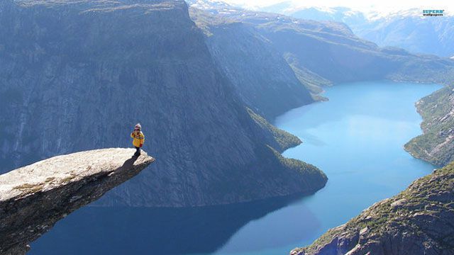 Пацан с бананом пошел в народ