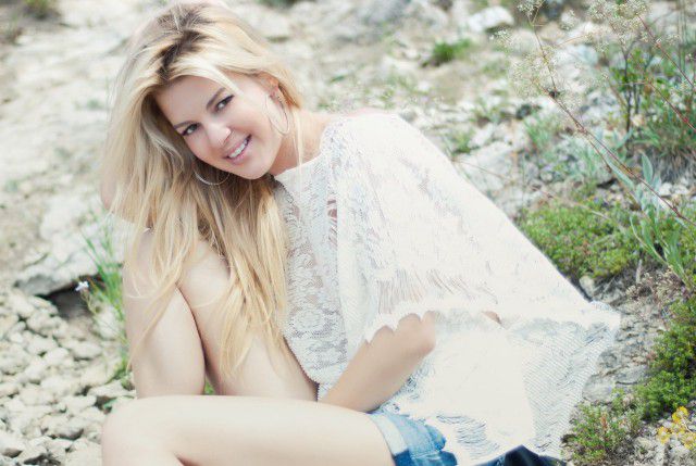 Стриптизерка Полина из сериала "Физрук"