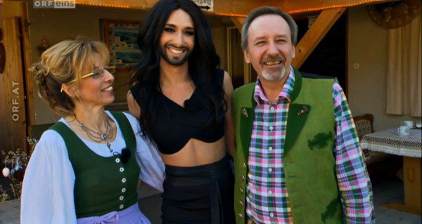 Кончита в оппозиции: фото певицы разместили в Москве вместе с бородатым Навальным Кончита в оппозиции: фото певицы разместили в Москве вместе с бородатым Навальным