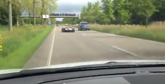 Вышел за пределы кольца Формулы 1