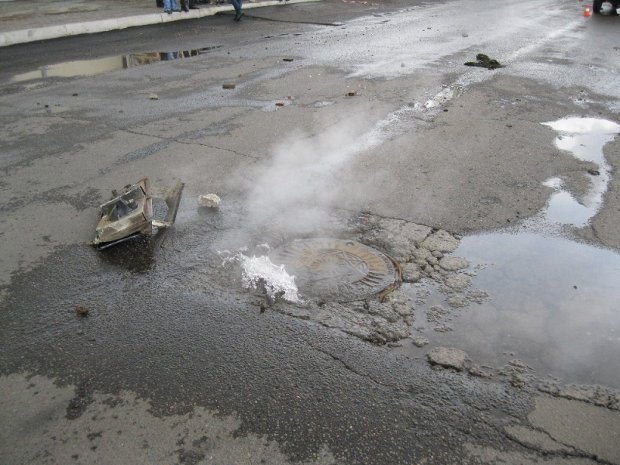 Автобус провалился в яму с кипятком в Красноярске: 11 пострадавших