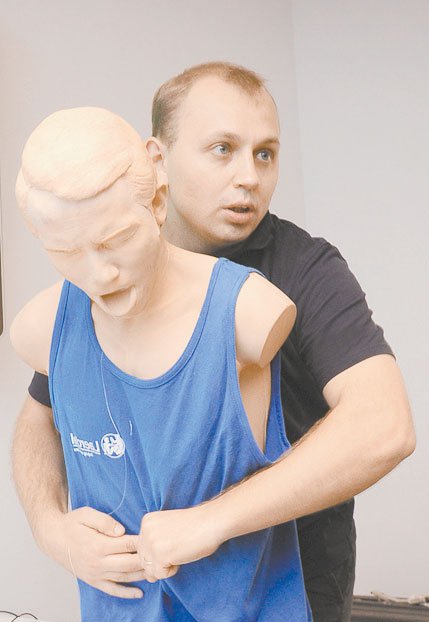 Первая доврачебная помощь: что делать, если кто-то подавился Первая доврачебная помощь: что делать, если кто-то подавился