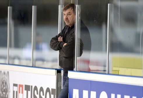 Знарок призвал игроков "выйти и порвать" финнов Знарок призвал игроков "выйти и порвать" финнов