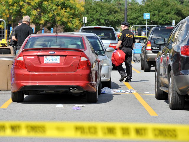 В Детройте психбольной застрелил отчима и ранил мать В Детройте психбольной застрелил отчима и ранил мать