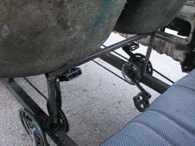  Заправлять машину? Не, не слышал