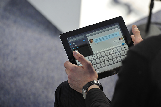 Депутатам горсовета Красноярска срочно понадобились планшеты на 2 миллиона рублей