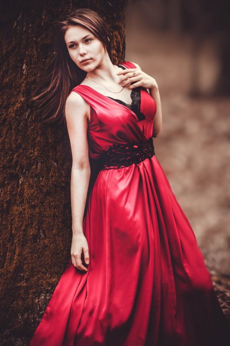 Девушки в платьях (61 фото)