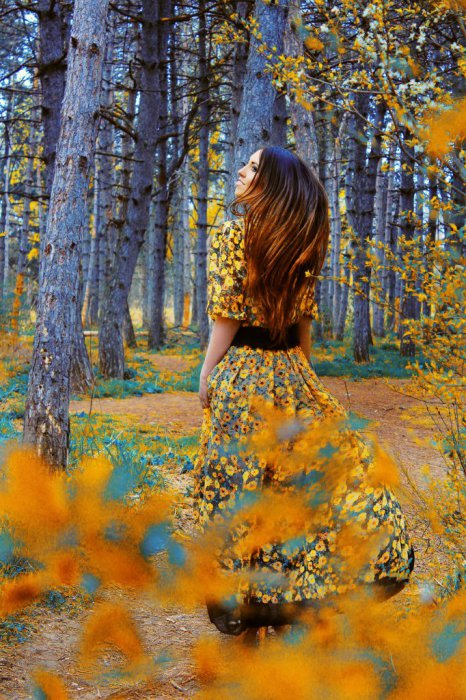 Девушки в платьях (61 фото)