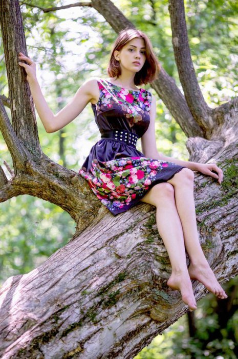 Девушки в платьях (61 фото)