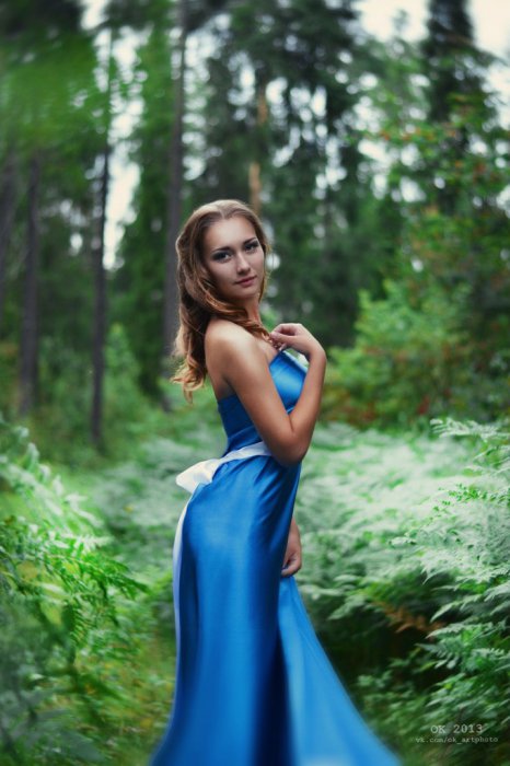 Девушки в платьях (61 фото)