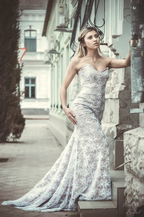 Девушки в платьях (61 фото)