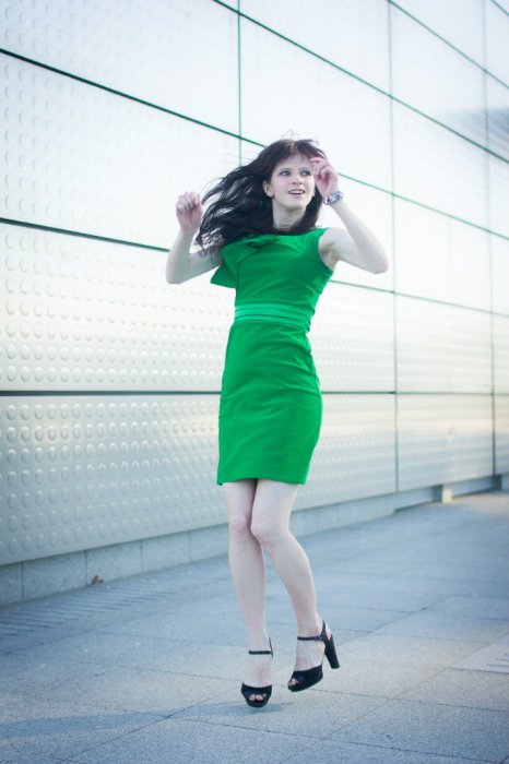 Девушки в платьях (61 фото)