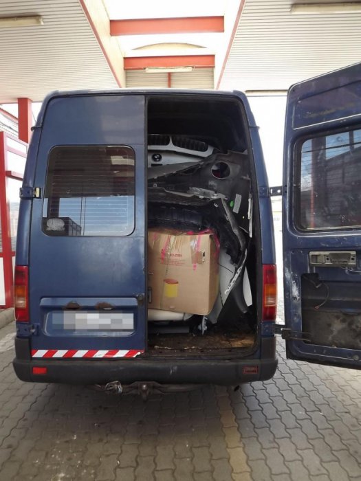 Как переправить угнанный X6 через границу?