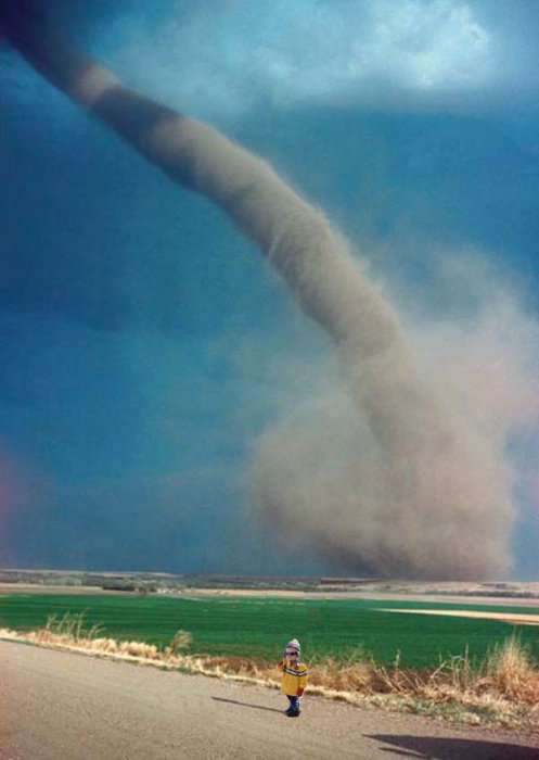 Пацан с бананом пошел в народ