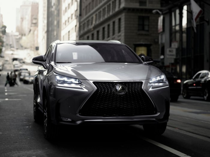 Lexus привезет компактный кроссовер NX в Россию