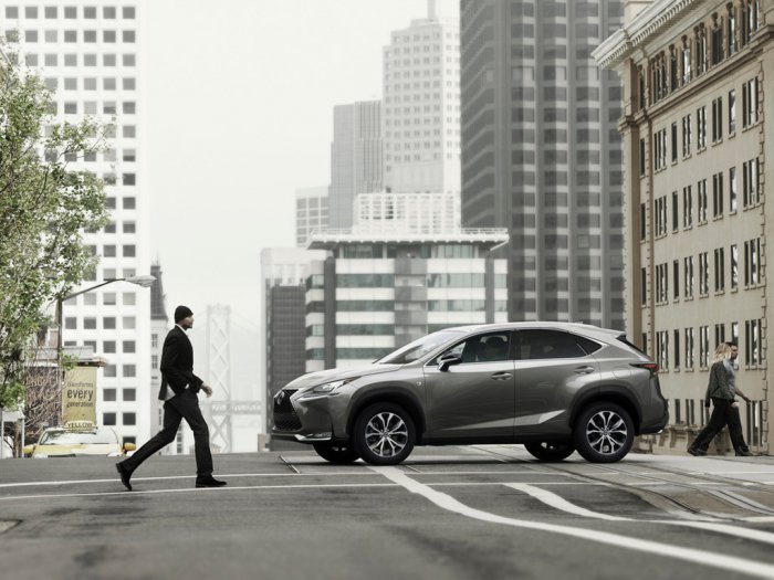 Lexus привезет компактный кроссовер NX в Россию