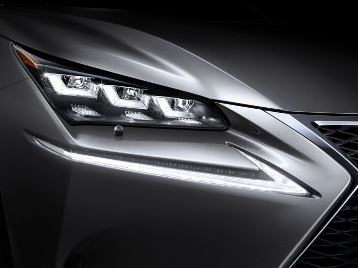 Lexus привезет компактный кроссовер NX в Россию