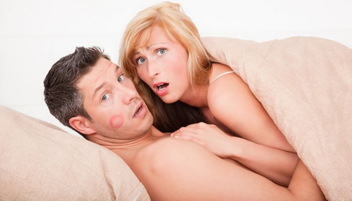 14% мужчин не считают секс с проституткой изменой
