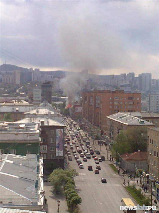 На Ленина 154 пожар. 2х этажный нежилой дом. Площадь 500м.кв.