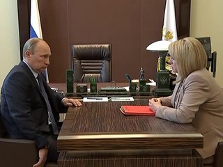 Путин пообещал помочь крымчанам и беженцам с Украины Путин пообещал помочь крымчанам и беженцам с Украины