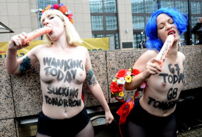 FEMEN отсосали Путину