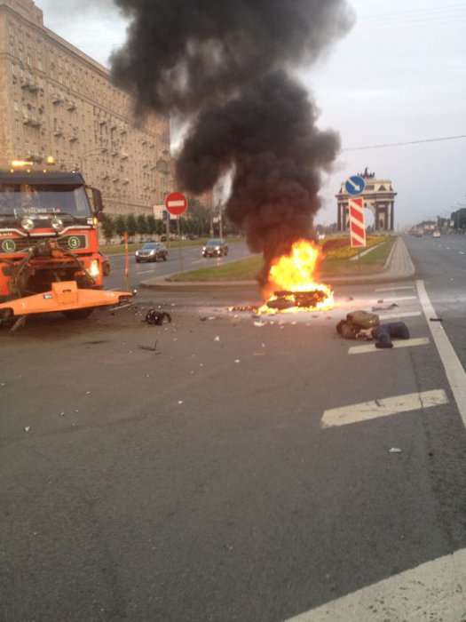 Купил мотик и на 200км/ч в поливайку...