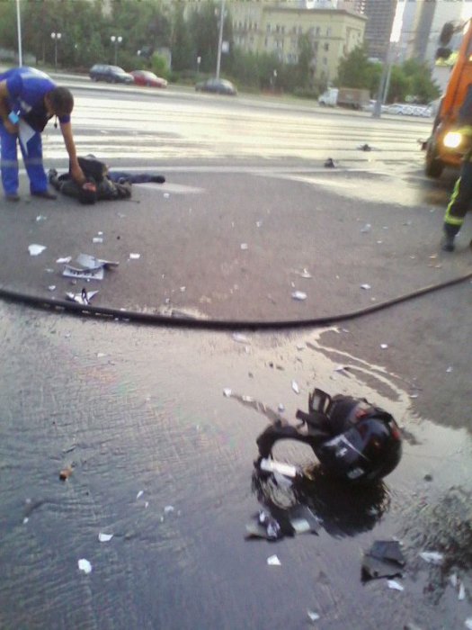 Купил мотик и на 200км/ч в поливайку...