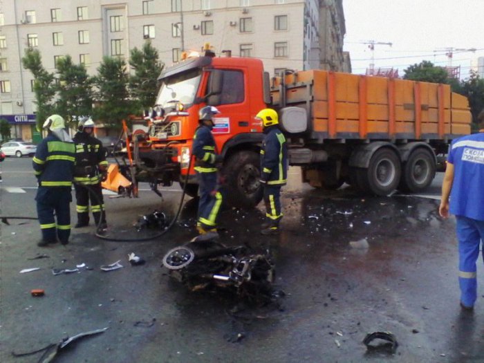 Купил мотик и на 200км/ч в поливайку...