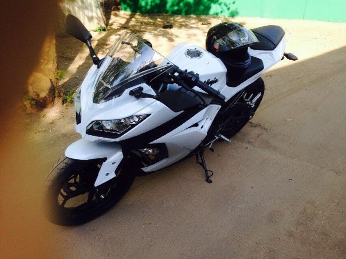 Купил мотик и на 200км/ч в поливайку...