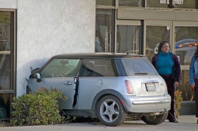 Странные аварии (25 фото)