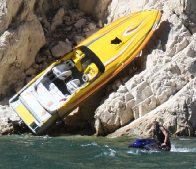 Странные аварии (25 фото)