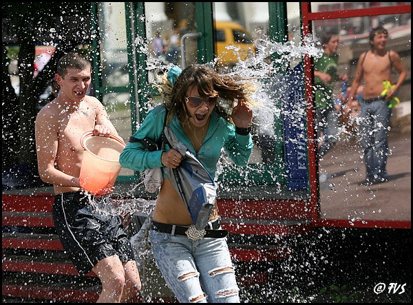 Красноярские полицейские советуют в день Ивана Купала не обливать всех подряд