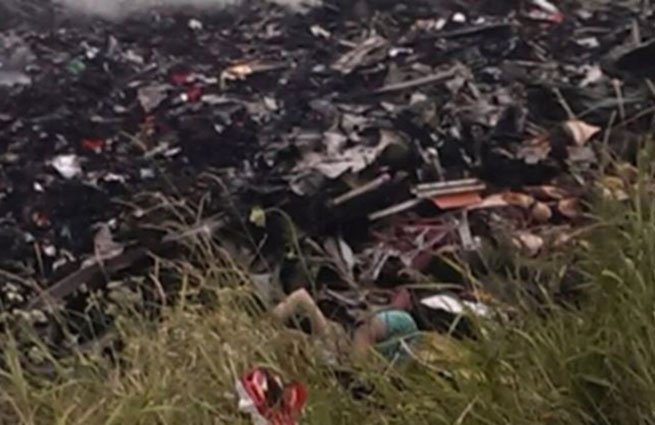 На территории Украины, рядом с российской границей, упал малайзийский Boeing 777