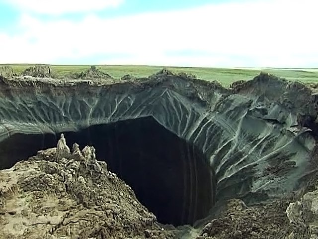 Ученые изучают ямальскую "черную дыру"
