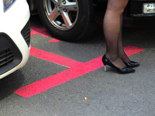 Возможно не напрасно! В Китае появились первые парковочные места для женщин!