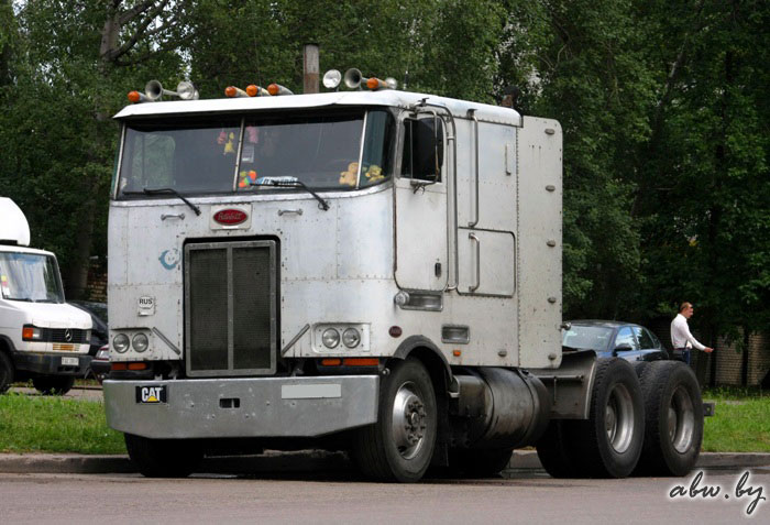 Крепкий американский тягач по цене нового "бюджетника". Мнение владельца Peterbilt 362
