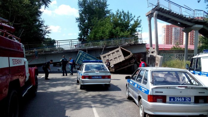 Обрушение виадука на ул. Семафорная 321