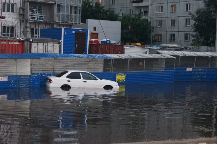 Потоп в Красноярске(перекресток Республики - Обороны)