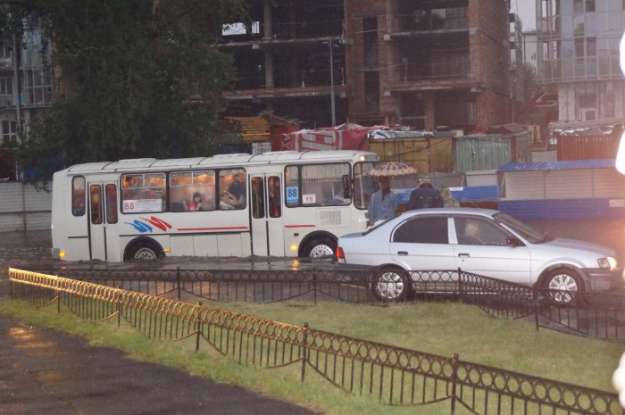 Потоп в Красноярске(перекресток Республики - Обороны)