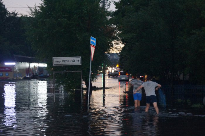 Потоп в Красноярске(перекресток Республики - Обороны)