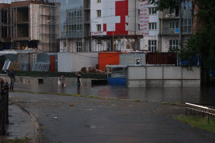 Потоп в Красноярске(перекресток Республики - Обороны)