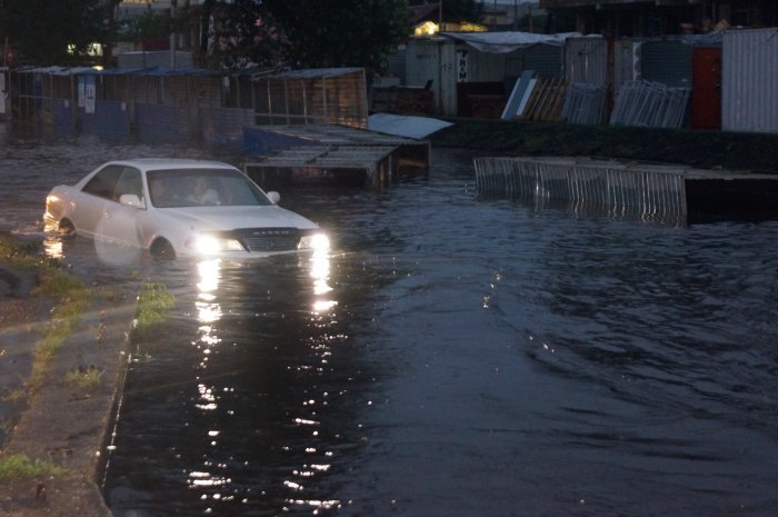 Потоп в Красноярске(перекресток Республики - Обороны)