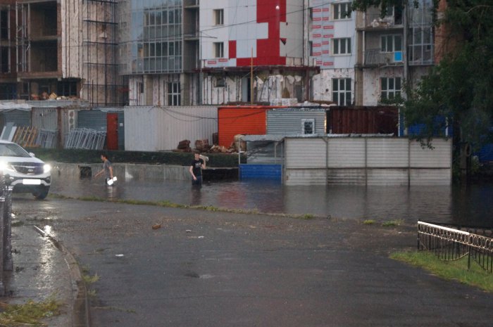 Потоп в Красноярске(перекресток Республики - Обороны)