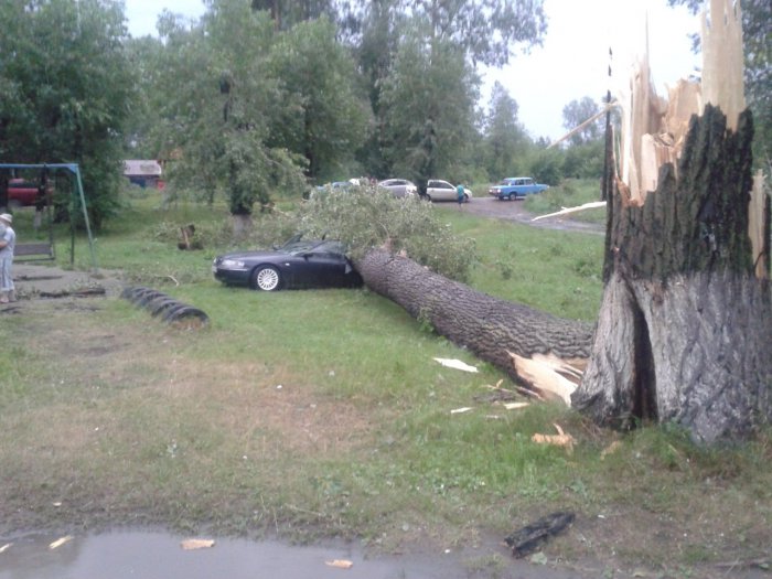 Ливень в Красноярске затопил улицы и вывел из строя светофоры