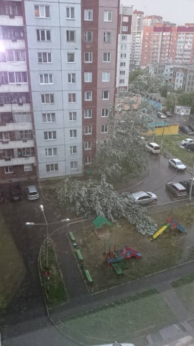 Ливень в Красноярске затопил улицы и вывел из строя светофоры