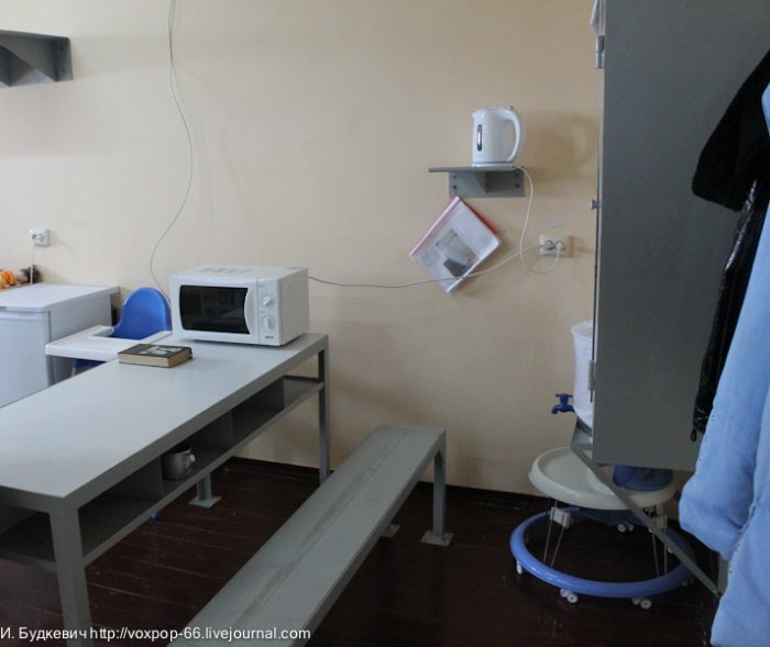 В камере женского СИЗО (29 фото)