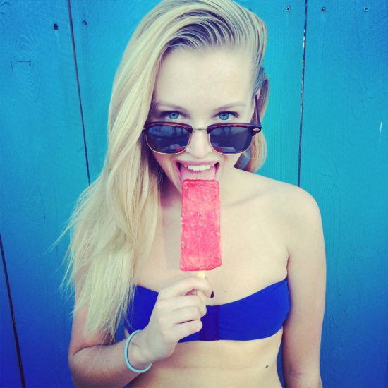 Девушки с мороженым